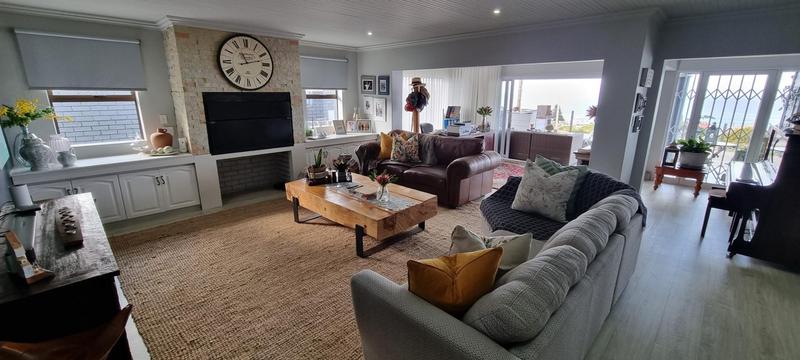 5 Bedroom Property for Sale in Reebok Western Cape